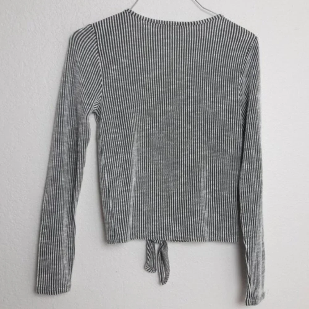 Caution to the wind Striped Top Front Ties XS/S - Picture 3 of 5